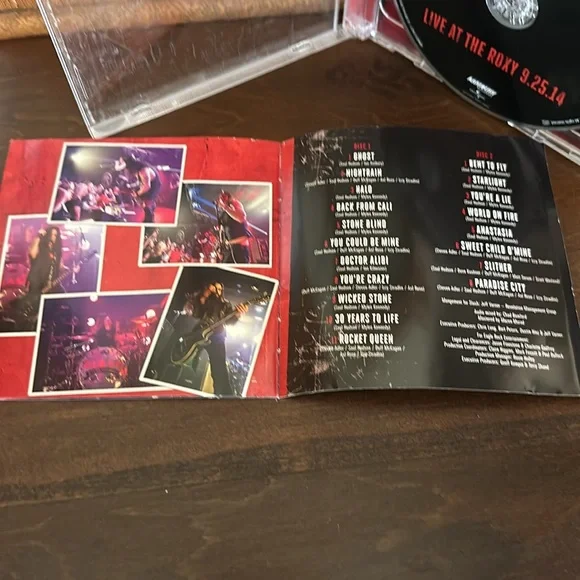 Slash featuring Myles Kennedy & the Conspirators live at the Roxy 9.25.14 - Picture 8 of 9